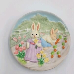 Hallmark Keepsake Ornament Collectors Plate 1996 Keeping a Secret